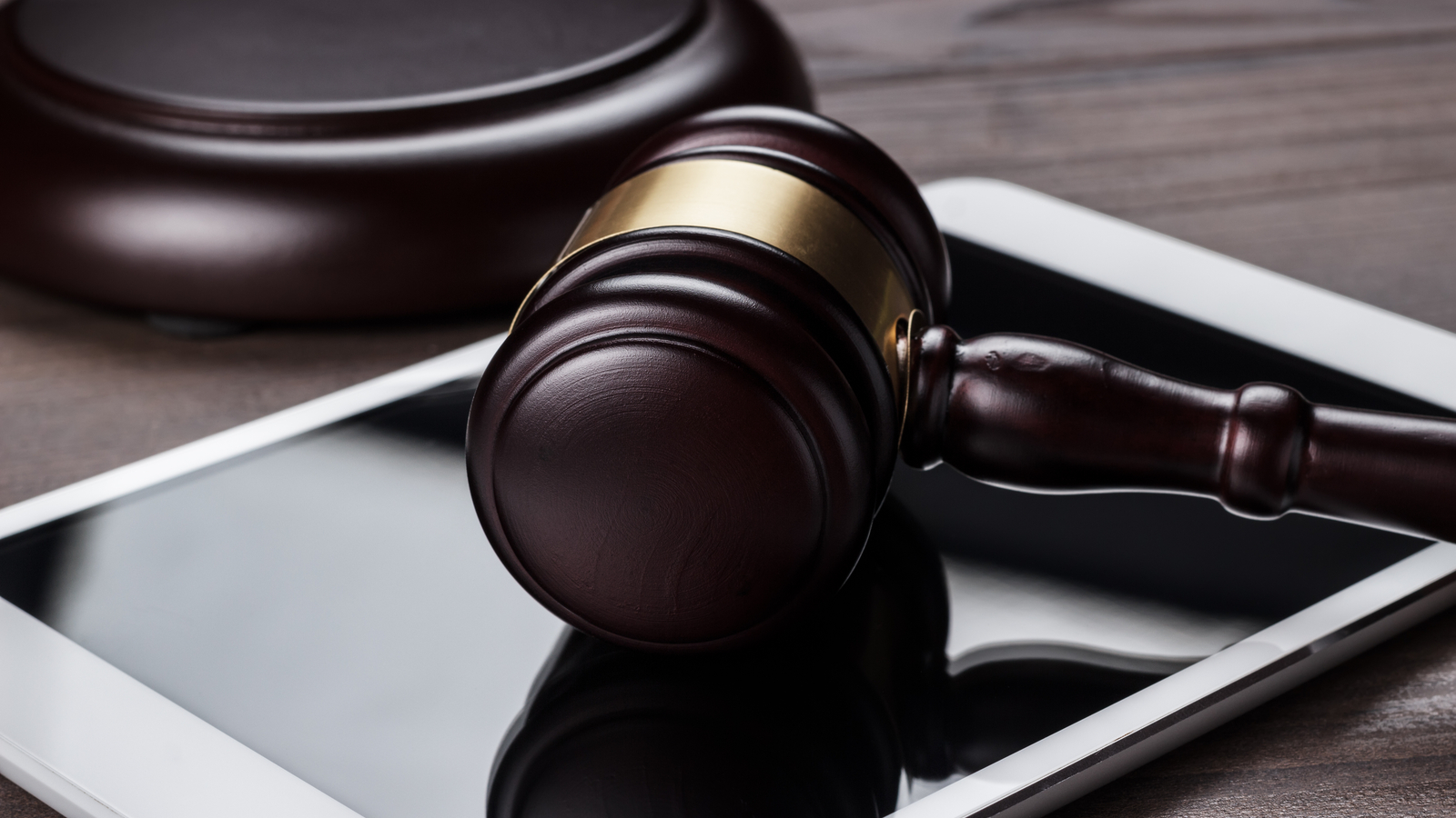 shutterstock_177261989 Image showing a tablet and gavel. Learn how electronic signatures are court admissible with audit trails.